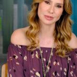 Lavínia Vlasak Instagram - A adulação é a escolha dos mandantes ignorantes. Preferem elogios mentirosos á verdades necessárias.🤷🏼‍♀️🙈 #fabula #Sábado
