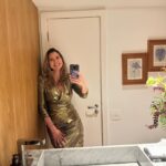 Lavínia Vlasak Instagram – Mirror selfies…❤️💄 #goldendress