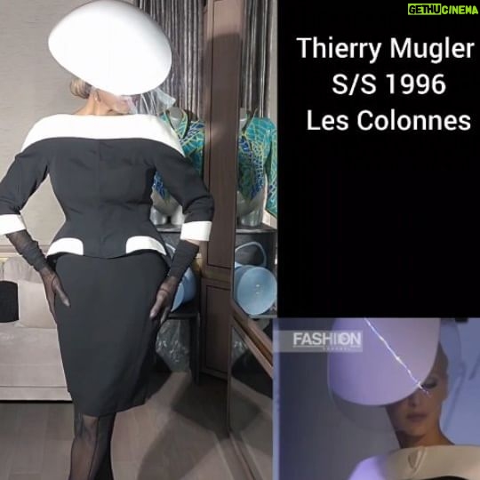 Laverne Cox Instagram - Last night #AMomentOfMugler Suit @manfredthierrymugler s/s 1996 Les Colonnes Replica of iconic Philip Treacy fascinator for Thierry Mugler by @sarahsokolmillinery Living out my fashion fantasies #ThierryMuglerVintage #ThierryMuglerArchives #TransIsBeautiful
