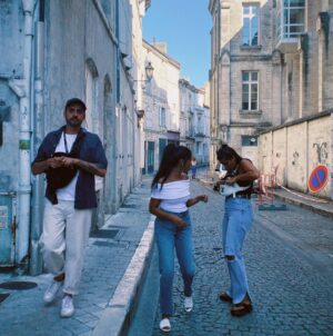 Leïla Bekhti Instagram - Toujours très concentrée au @ffangouleme 🧐
.
C’EST MON HOMME au cinéma le 18 janvier