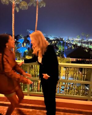 Leïla Bekhti Instagram - Quand je vois @efira_virginie au @marrakechfilmfestival 💘
.
📸 @nielsschneider