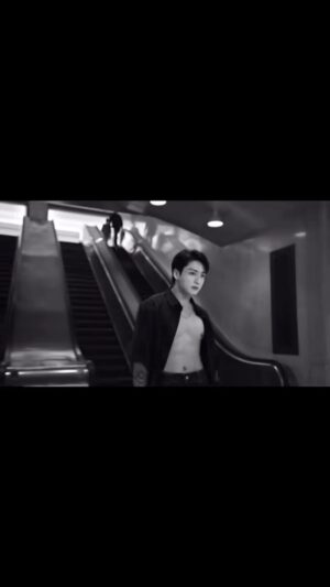 Lea Salonga Instagram - Warning: this reel is 7 hours long. Just kidding, it’s 8 hours long. @calvinklein @bts.bighitofficial #CKxJK #grandcentralstation #nyc