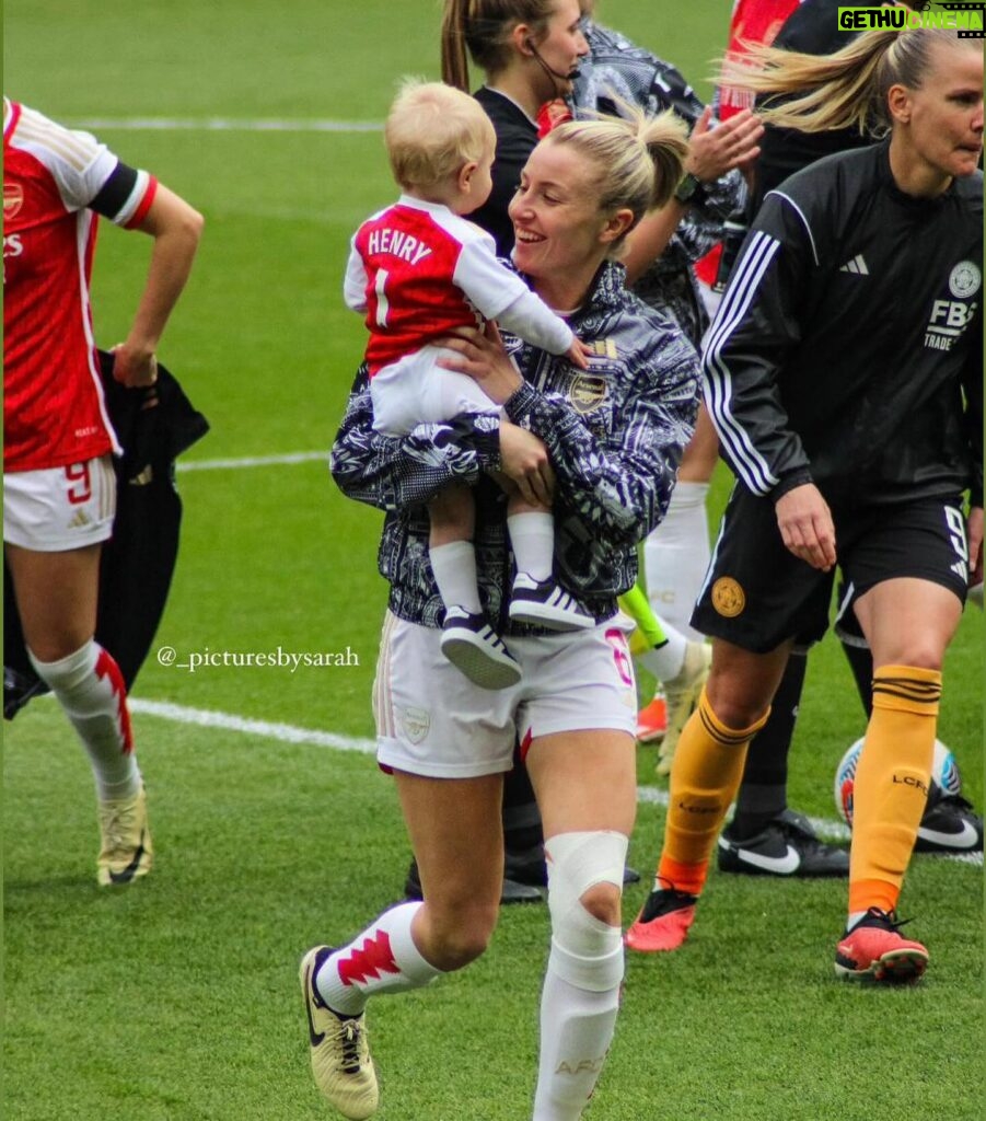 Leah Williamson Instagram - Thank you Emirates Stadium❤️🤍 This season you have changed the game for women’s football. Setting new standards, breaking records and being an unbelievable 12th man of support for us at this incredible stadium. If you had told me that I would walk out to this atmosphere and numbers in the crowd during my career, EVERY SINGLE GAME, I would not have believed you!! Until next season N7…🤩 See you at Borehamwood, last push x
