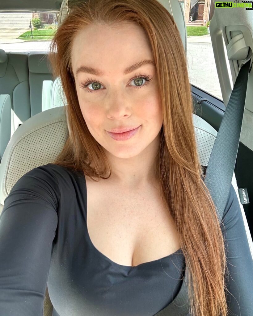 Leanna Decker Instagram - Oh look, another picture of me in the car #buckleupbuttercup #beepbeep