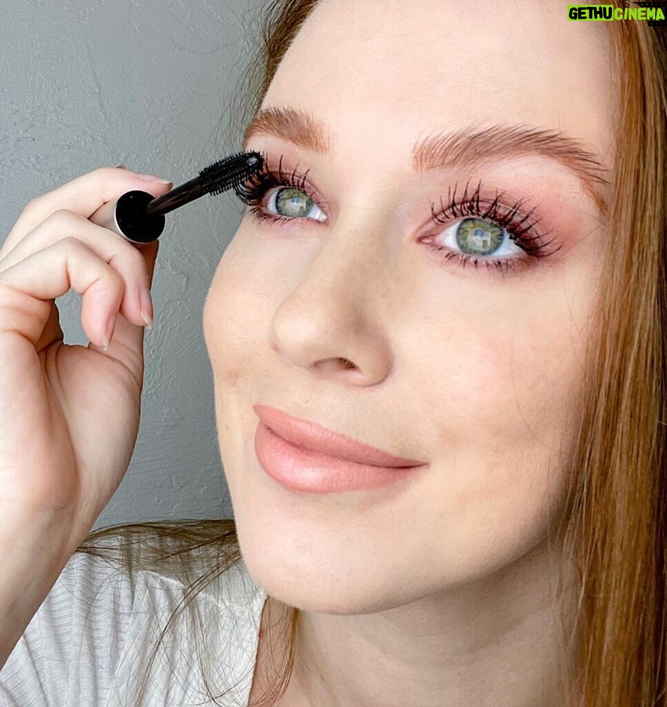 Leanna Decker Instagram - I know what you’re thinking. Are her eyelashes real? Well, yes they’re and growing to new heights with the help of @benefitcosmetics #theyrerealmagnet mascara #benefitcosmetics #gifted #benebabe ✨