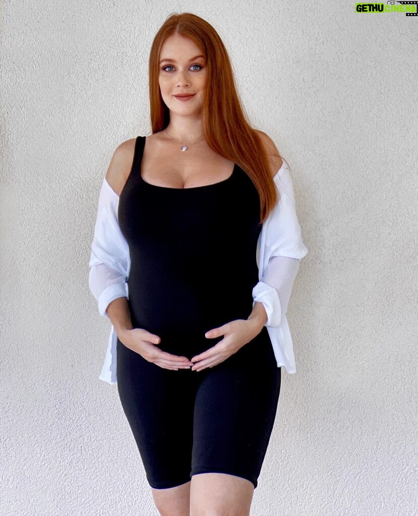 Leanna Decker Instagram - Bumpin in my @bumpsuit 🖤 Use code BUMP25 for 25% off from now until Monday ✨ #pregnancy #maternityfashion #momtobe