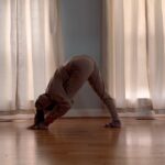 Leanna Decker Instagram – Movement to find stillness ✨

Also, socks   wood floor is 👌👌

#pyramid #yoga #splits #asana