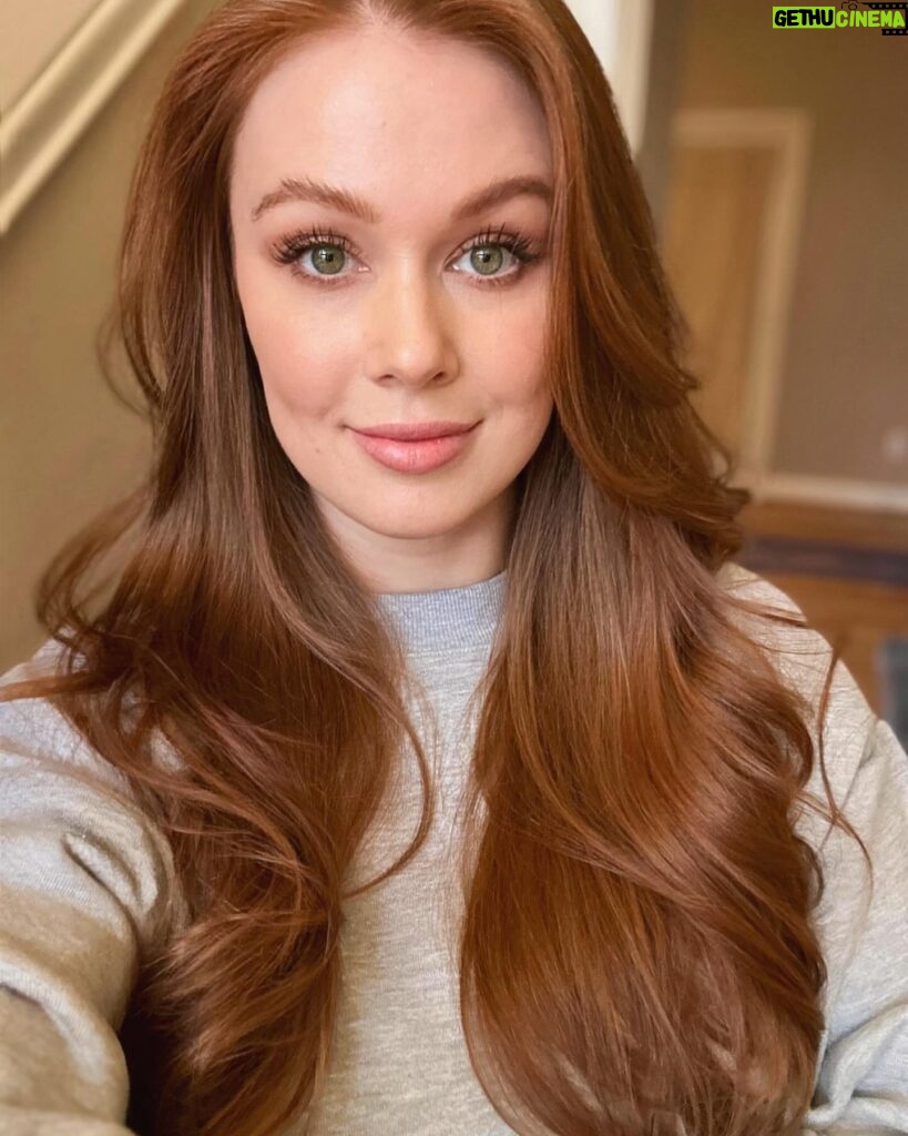 Leanna Decker Instagram - Hi friends ✨ I hope you feel happiness in your heart, and if it’s not happiness that you feel, then I send you warmth ❤️