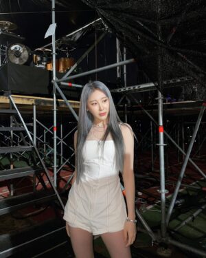Lee Chae-yeon Instagram - 나는 전주 이씨 20대손 李彩演