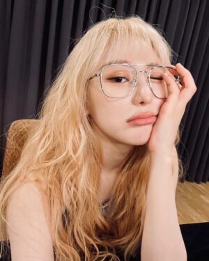 Lee Chae-yeon Instagram - 내 머리카락 뽂뽂뽂음밥