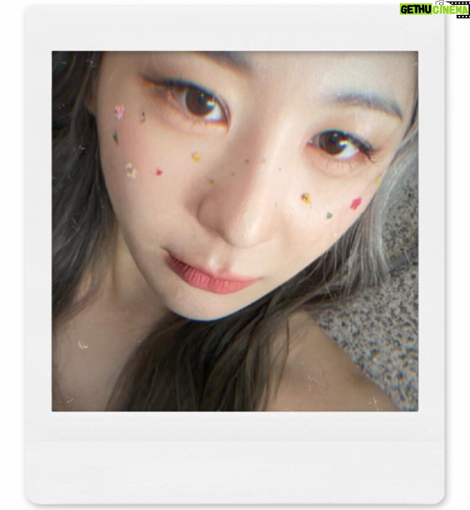 Lee Chae-yeon Instagram - 🌸🌷🌼🌷