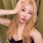 Lee Chae-yeon Instagram - 🐻‍❄️🤜🏻🚪 KNOCK로 1위 후보 두 번이나 올라갔다는 게 얼마나 기쁜 일인 지 몰라요.. 그리고 오늘은 처음 엔딩무대를 해봐서 너무 신기했답니다. 점점 커지는 응원소리는 절 미치게 하고 제 무대를 매번 새롭게 봐주시면 뿌듯하고 짜릿합니다...! 라됴에서.. 엔딩으로 급하게 부랴부랴 말했는데..ㅋㅋㅋㅋㅋㅋㅋㅋㅋㅋ 이 각박한 세계에서 퍼포먼스로 한 획을 긋는 솔로가수가 될 수 있도록 노력을 멈추지 않고 도전을 두려워하지 않겠습니다. 채리쉬 사랑해요🤍 전 이제 채리쉬 없으면 못살아요~♡