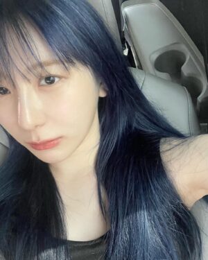 Lee Chae-yeon Instagram - 어쩔 수 없지💙