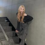 Lee Chae-yeon Instagram - 내일 보쟈🎤🩶