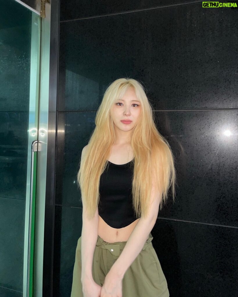 Lee Chae-yeon Instagram - 비를 이긴 메이크업