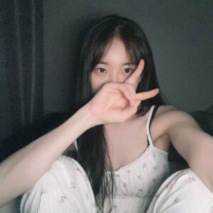 Lee Chae-yeon Instagram - 🌙