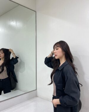 Lee Chae-yeon Instagram - 퇴근할래옹🥐