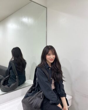 Lee Chae-yeon Instagram - 퇴근할래옹🥐