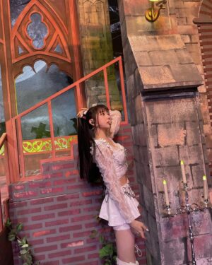 Lee Chae-yeon Instagram - HUSH RUSH 첫방 완료!
퍼포먼스 비디오도 나왔어요!!😆