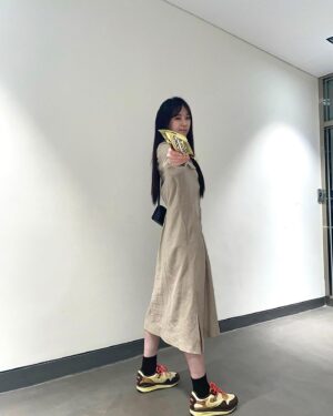 Lee Chae-yeon Instagram - 아몬드쪼꼬볼 룩