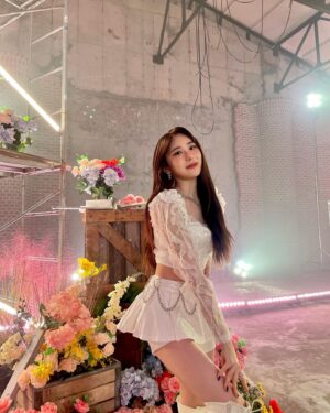 Lee Chae-yeon Instagram - HUSH RUSH 첫방 완료!
퍼포먼스 비디오도 나왔어요!!😆
