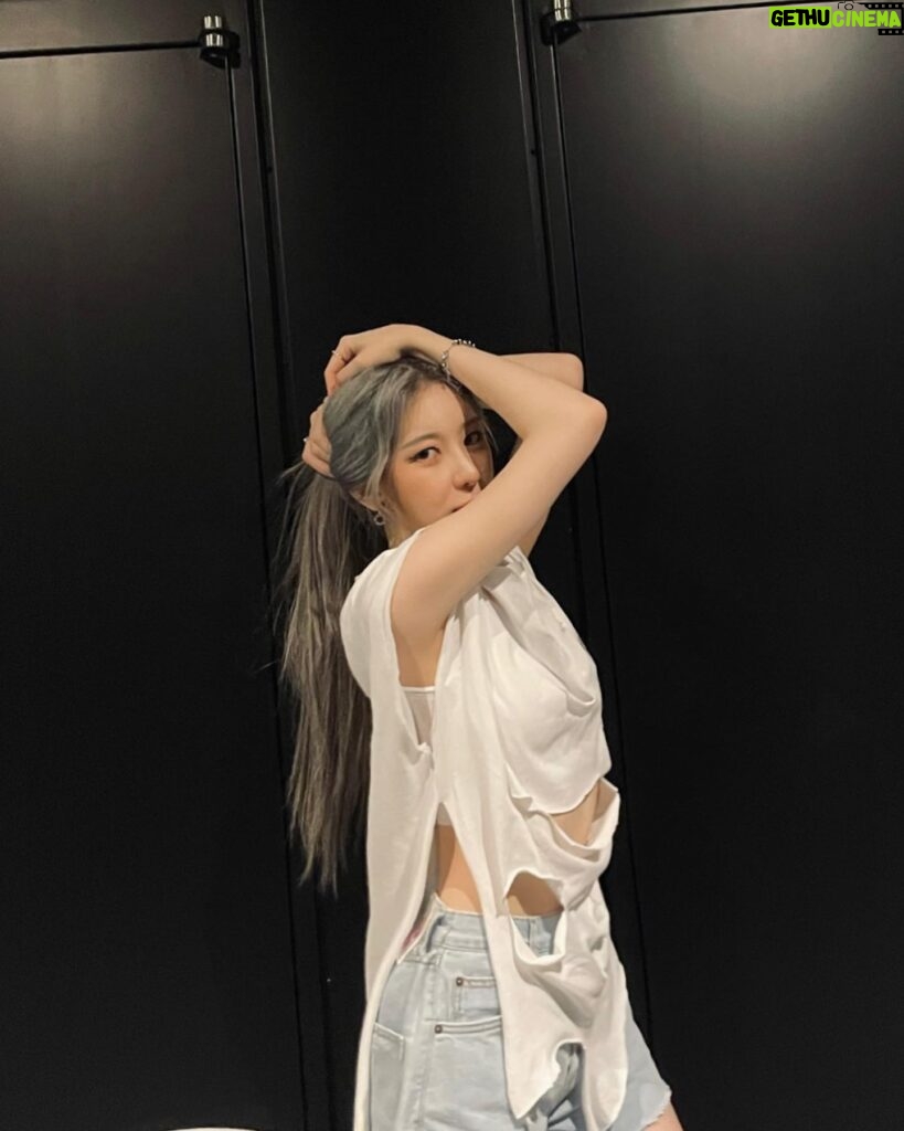 Lee Chae-yeon Instagram - またあおね😭🤍