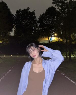 Lee Chae-young Instagram - 🌑