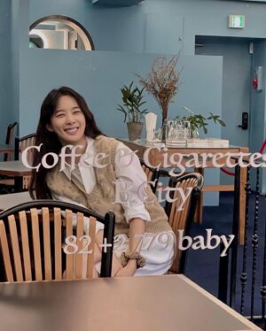 Lee Chung-ah Instagram - 🖖🏼🩵🫰🏼