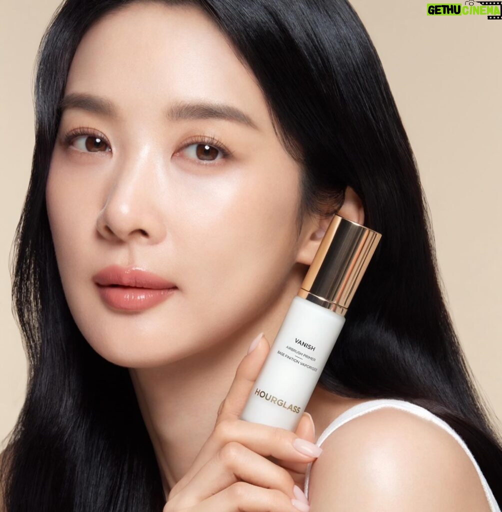 Lee Chung-ah Instagram - @hourglasscosmetics Pick your Color💄 HOURGLASS 💄 #AD #광고모델 #아워글래스 #팬텀볼류마이징글로시밤 #WISH #청아코랄 #HOURGLASS #PHANTOMVOLUMIZINGGLOSSYBALM #AMBIENTLIGHTINGPALETTE
