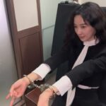 Lee Chung-ah Instagram - 아슬아슬하다 하연주 🫠 HIDE / 하이드 10화 ‘건들지 말았어야지’ 10시 정각 @coupangplay 업로드 10시 40분 @jtbcdrama 에서 방송합니다 Tonight, Ep 10 of airs 📡 Can‘t wait to hear all your thoughts and see your reviews 🫣 Enjoy the show ⚖️