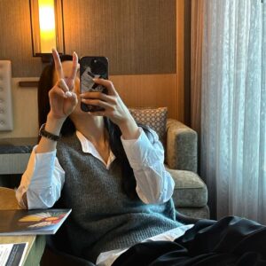 Lee Chung-ah Instagram - time to go 🏊🏻‍♀️

#AD @chanelofficial 
#CHANEL #J12 #CHANELwatches