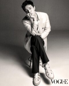 Lee Dong-wook Instagram - - 동욱 배우의 ‘Vogue Man Hong Kong’ 4월 호 화보📸 화려함 속에 더 화려한 동욱 배우의 비주얼💐 더 많은 화보와 인터뷰는 ‘보그 맨 홍콩(Vogue Man Hong Kong)’ 4월 호와 ‘아트 바젤 홍콩(Art Basel Hong Kong)’에서 만나보세요✔️ - #이동욱 #LeeDongWook #李栋旭 #욱스타그램 #보그맨홍콩 #VogueManHongKong