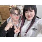 Lee Gook-ju Instagram - 찾았다🤭 오랜만에 만났는데 자주 봤던 거 같은... #우디 너 원래 웃겼었나?? 엄청 웃다가 끝났네 노래는 담에 불러줘 콘서트가서 들으면 되나? 넘넘 가고 싶다 준비잘하구 👍🏻 . 보너스 13년전 심심타파 라디오 시절 사진 ㅋㅋㅋㅋ 애기다 애기
