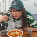Lee Gook-ju Instagram - 작년 여름 교복이던 티..🤭 초록 모자에서 파란 모자로만 바꿨을뿐...ㅋㅋ 뭐야 나 유행을 앞서나가는 뇨자였뉍🤣 무튼 어제는 맥주에 막사였음✌🏻