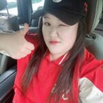 Lee Gook-ju Instagram - 오늘은 레드♥️ 웃을수 있는 시간은 지금 차안에서..ㅋㅋ 내려서 부터는 웃을수 없을거 같다 hahahahahahaha 어차피 난 #골린이 #명랑골프 많이 걷고 와야지!!!🤭 #남부cc 주차장에서 오늘의 마지막 웃음 풉!!