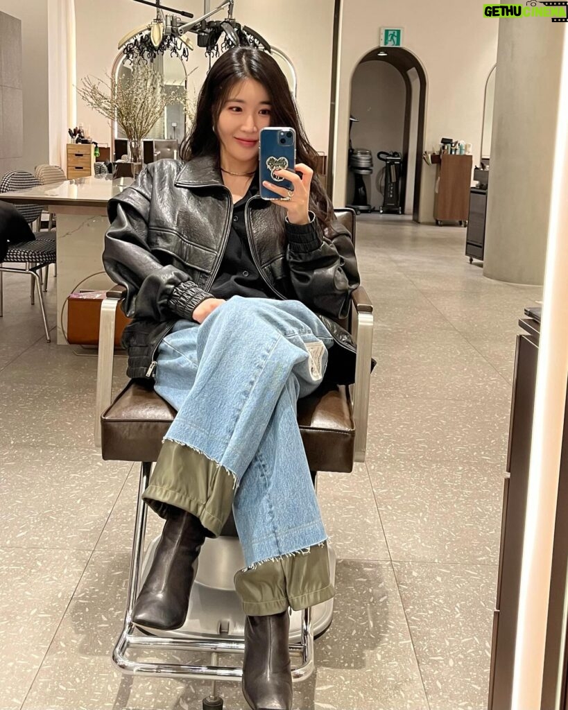 Lee Hae-ri Instagram - 오늘은 날씨가 비도 오고 꾸불랑꾸불랑 하지만 그거 알아요?이런 날 너편돼 들으면 또 막 괜히 울칵하고 더 좋던데❤️