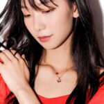 Lee Ho-jung Instagram - Ready for X-Mas with @chopard 🎄 #광고 #chopardholidayseason #chopardgift