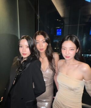 Lee Ho-jung Instagram - 🖤