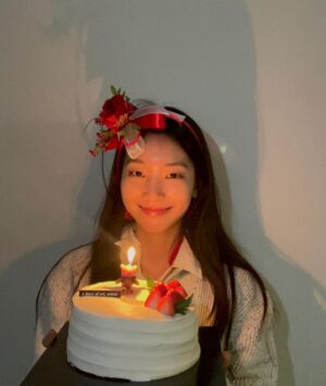 Lee Ho-jung Instagram - 생일 축하해주신 분들 다 너무 감사합니다 ☺️ 새해 복 많이 받으세요 🥰