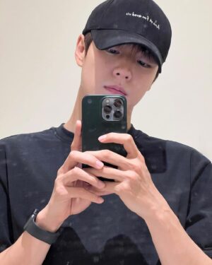 Lee Hyun-woo Thumbnail - 532.3K Likes - Top Liked Instagram Posts and Photos