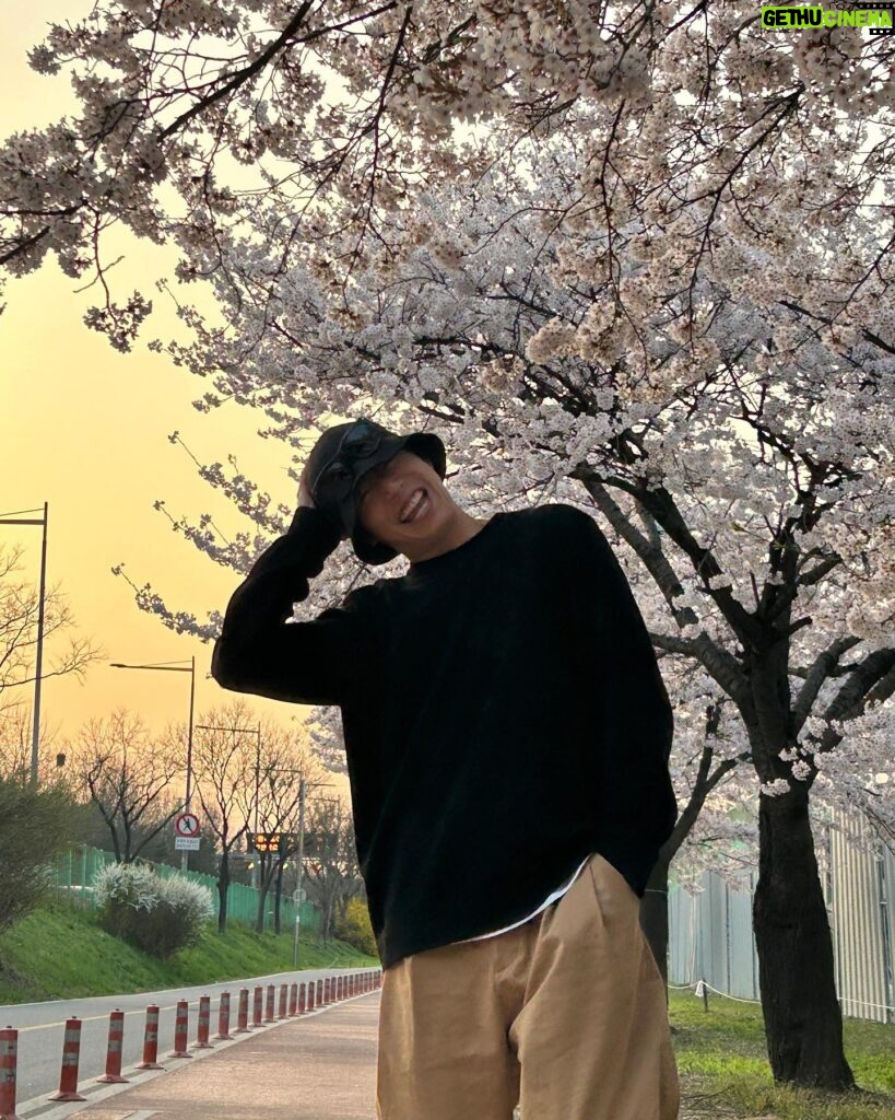 Lee Hyun-woo Instagram - 다들 행복한 사월!