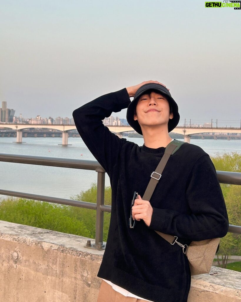 Lee Hyun-woo Instagram - 다들 행복한 사월!