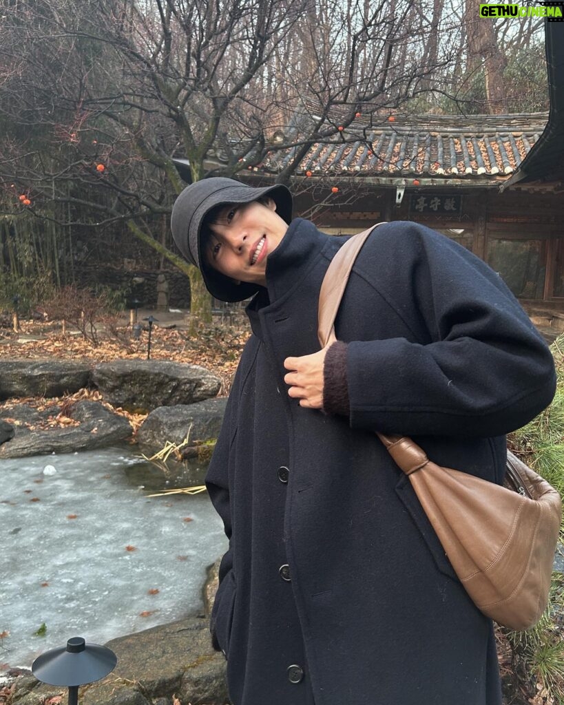 Lee Hyun-woo Instagram - 다들 새해 복 많이 받으세요🍂