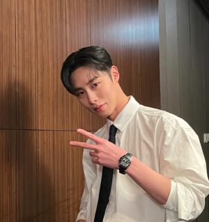 Lee Jae-wook Instagram - 🙋‍♂️🖤