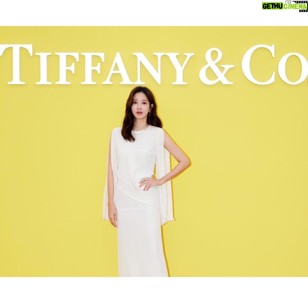 Lee Ji-ah Instagram - #TiffanyAndCo #YellowisthenewBlue