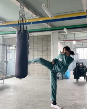 Lee Ji-ah Instagram - #끝내주는해결사 #김사라 #사라킴 💪🏻😎😤 #jtbc