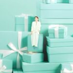 Lee Ji-ah Instagram - Happy Holidays with Tiffany! #TiffanyAndCo #ATiffanyHoliday #티파니앤코 #티파니홀리데이 @tiffanyandco 🎄🎁🧸