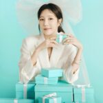 Lee Ji-ah Instagram - Happy Holidays with Tiffany! #TiffanyAndCo #ATiffanyHoliday 🎄🎁🧸 #티파니앤코 #티파니홀리데이 @tiffanyandco