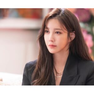 Lee Ji-ah Instagram - 많은사랑 주셔서 감사합니다🙇🏼‍♀️ 모두에게 희망찬 새해가 되기를 간절히 기원합니다!! 건강하세요🙏🏻
