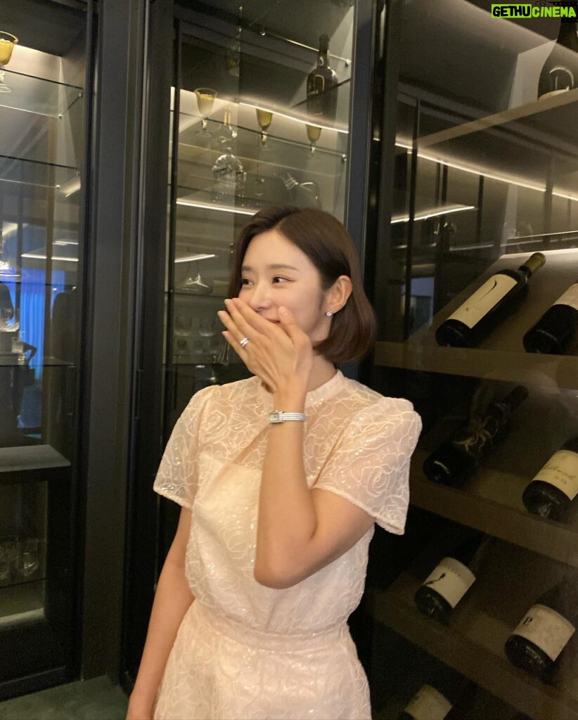 Lee Ju-bin Instagram - 다혜도 와인 마실 줄 아는데🥲 헤헿